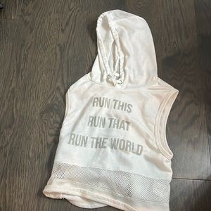 Super cute running top!